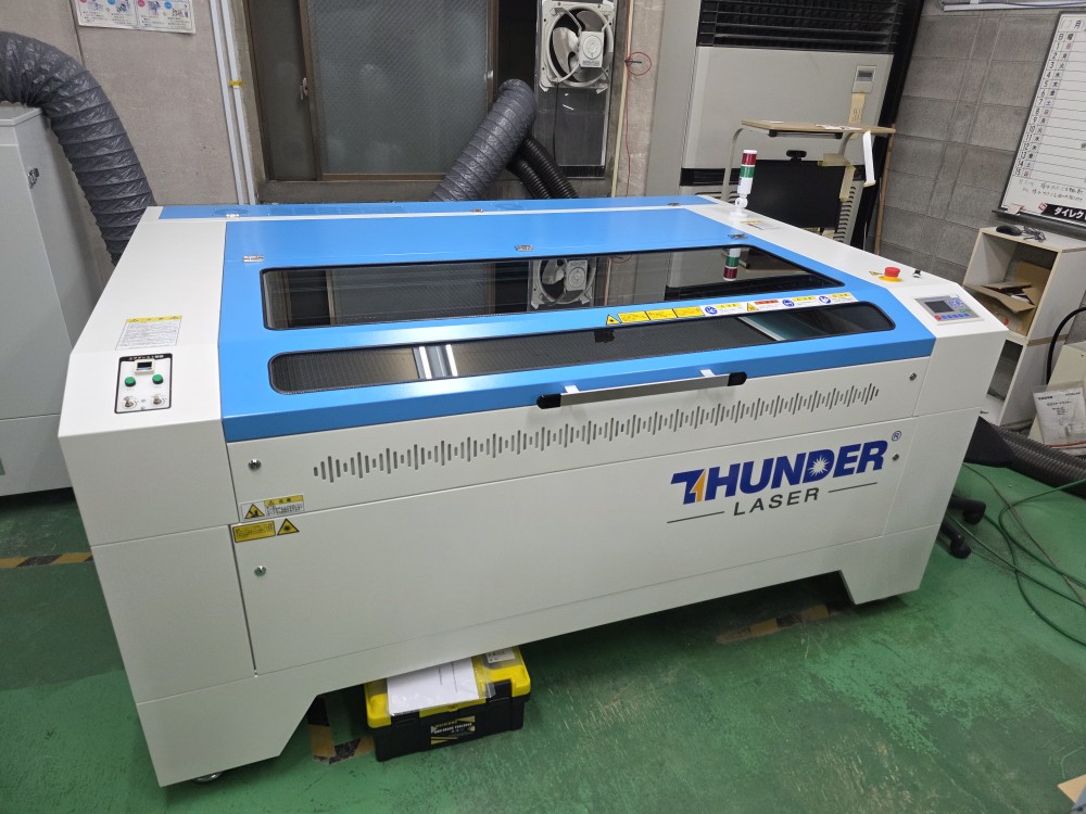 レーザーマシン